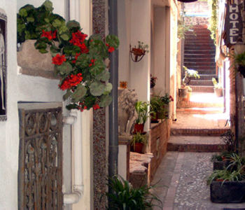 Hotel 2 stelle in Giardini Naxos Dintorni di Taormina - Villa Mora
